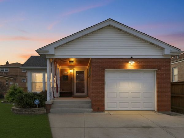 9806 S HARDING Avenue, Evergreen Park, IL 60805