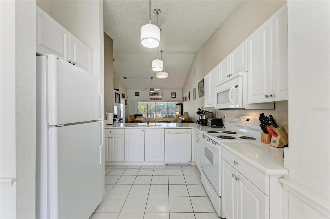 4202 Caddie Drive E, Unit 201, Bradenton, FL 34203 Photo