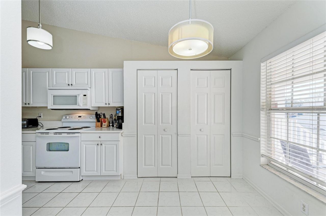 4202 Caddie Drive E, Unit 201, Bradenton, FL 34203 Photo