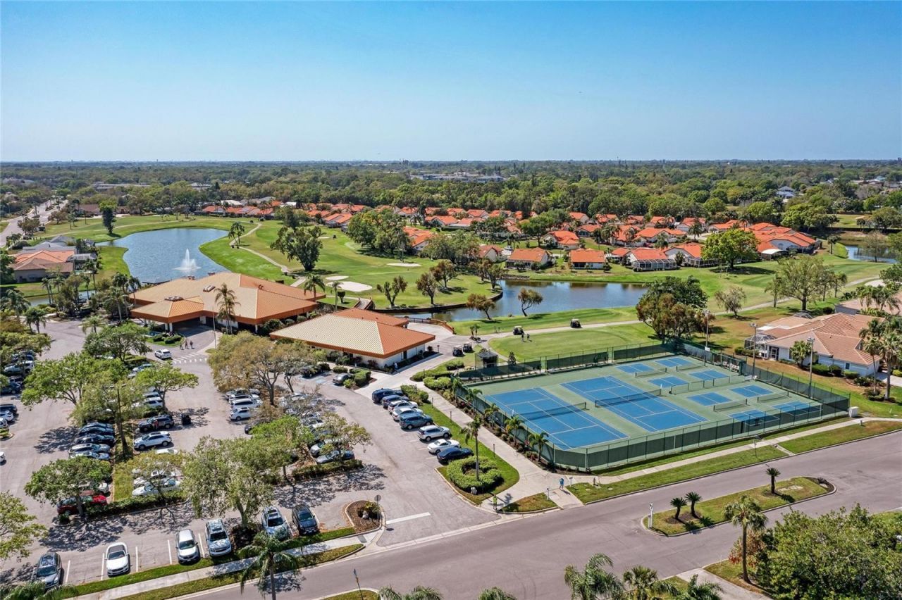 4202 Caddie Drive E, Unit 201, Bradenton, FL 34203 Photo