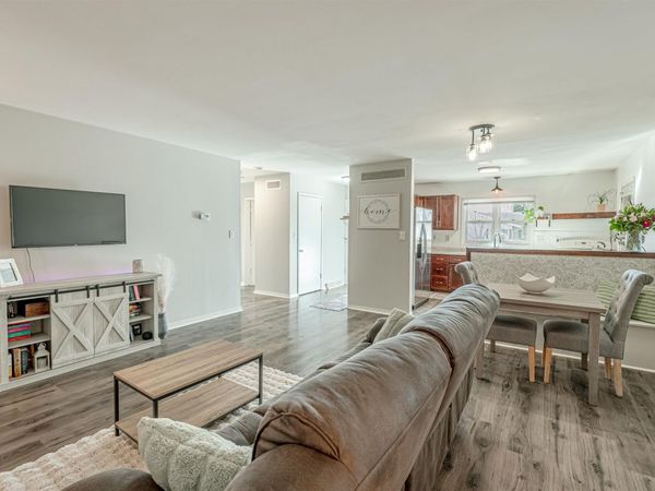 906 CHICORY Way, Sun Prairie, WI 53590