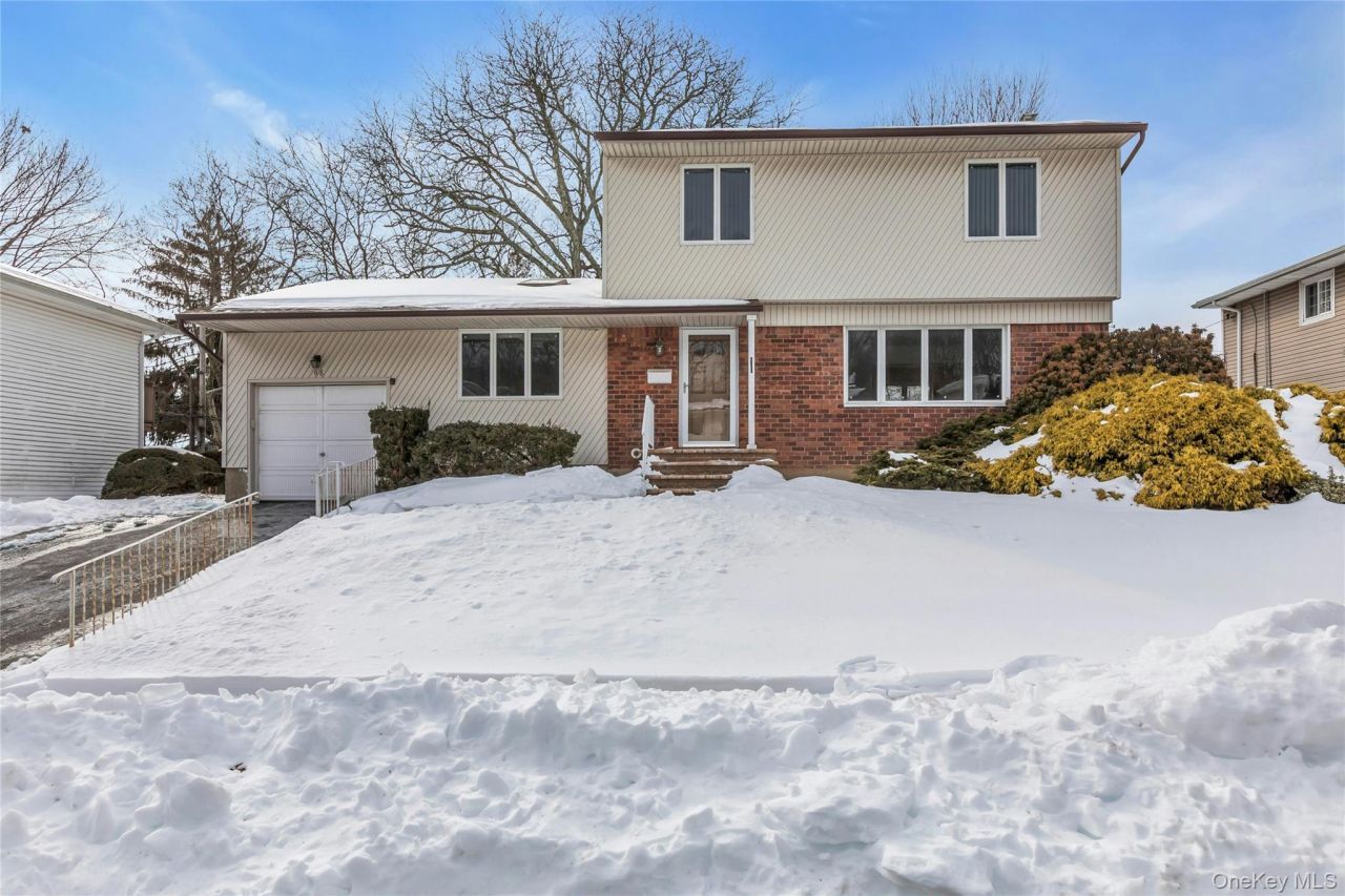 68 Beaumont Drive, Plainview, NY 11803 Main Photo