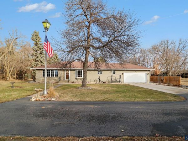 47852 273rd St, Harrisburg, SD 57032