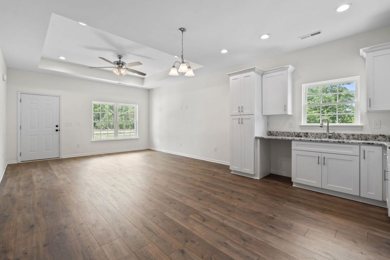 642 Goretown Loop Photo 5