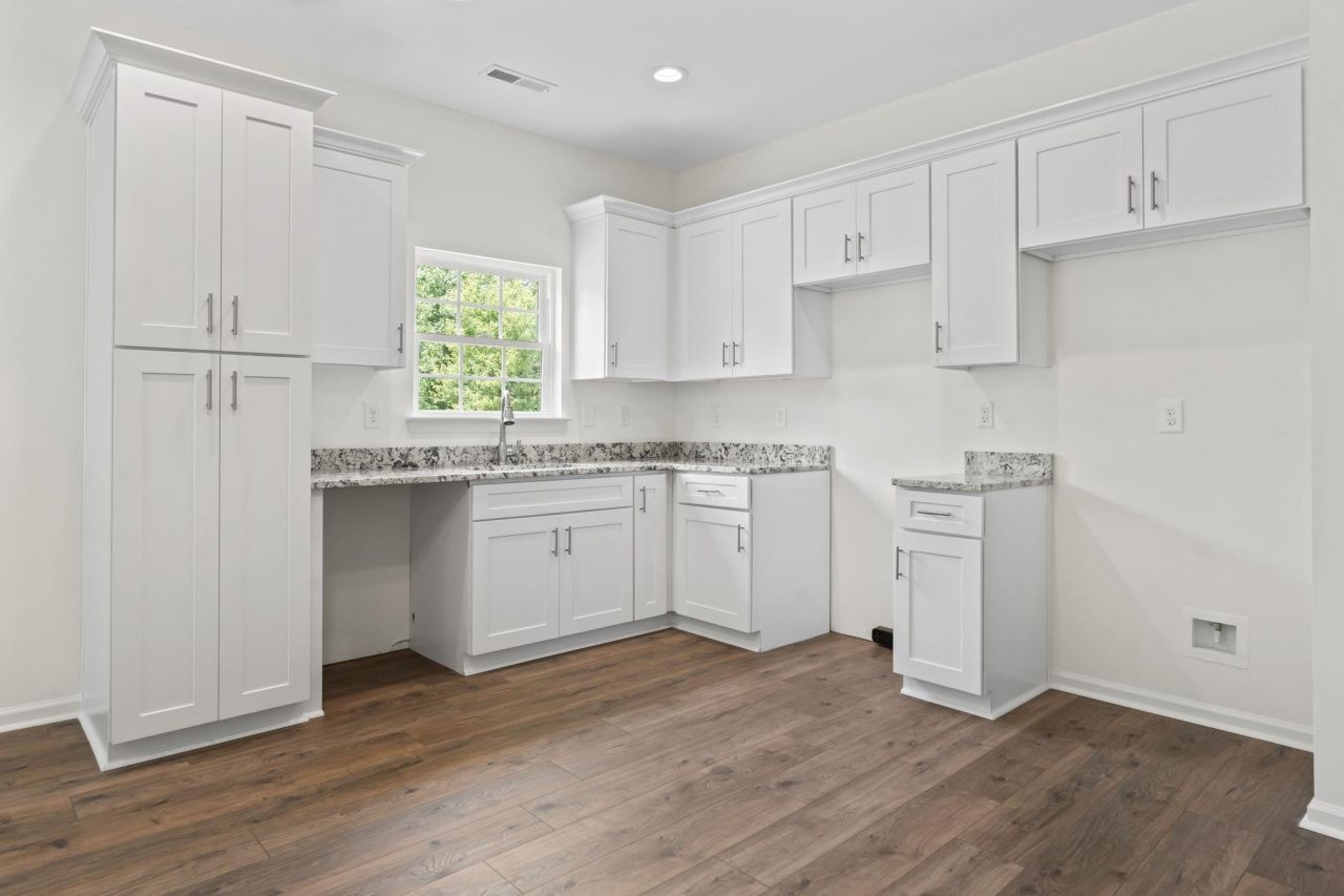 642 Goretown Loop Photo 6