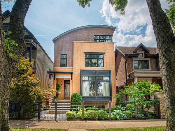 1915 W Henderson Street, Chicago, IL 60657