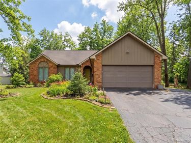 4495 Maybee Road, Orion Twp, MI 48359
