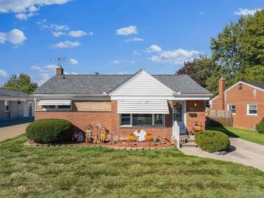 6567 Sterling Court, Garden City, MI 48135