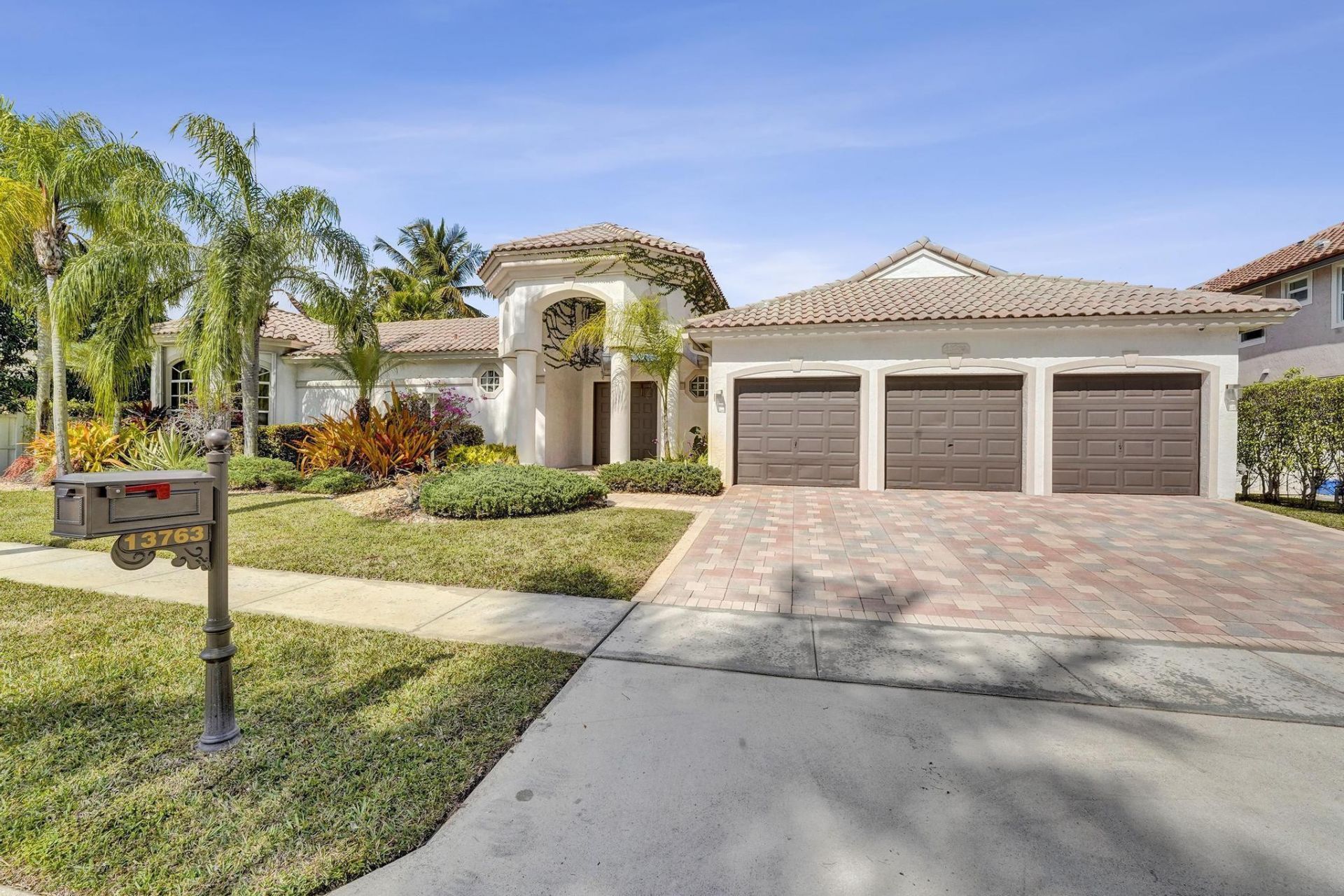 13763 NW 18th Ct, Pembroke Pines, FL 33028 Photo