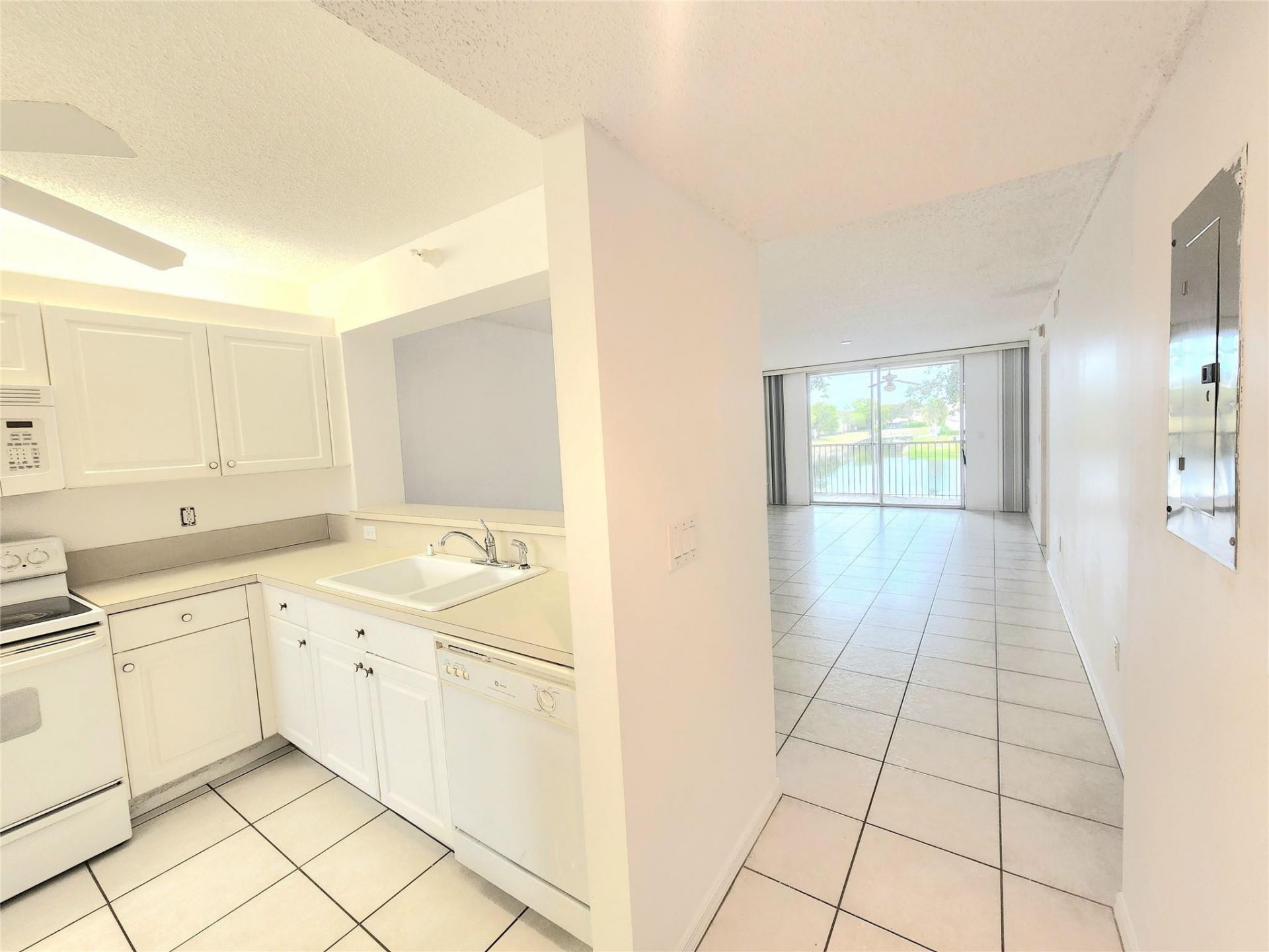 7751 Southampton Terrace, Unit 213, Tamarac, FL 33321 Photo