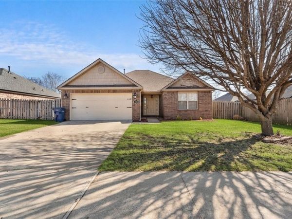 2003 N Lexington Street , Siloam Springs, AR 72761