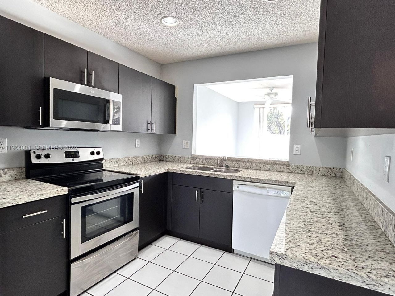 9900 NW 43rd Ter , Doral, FL 33178 Photo