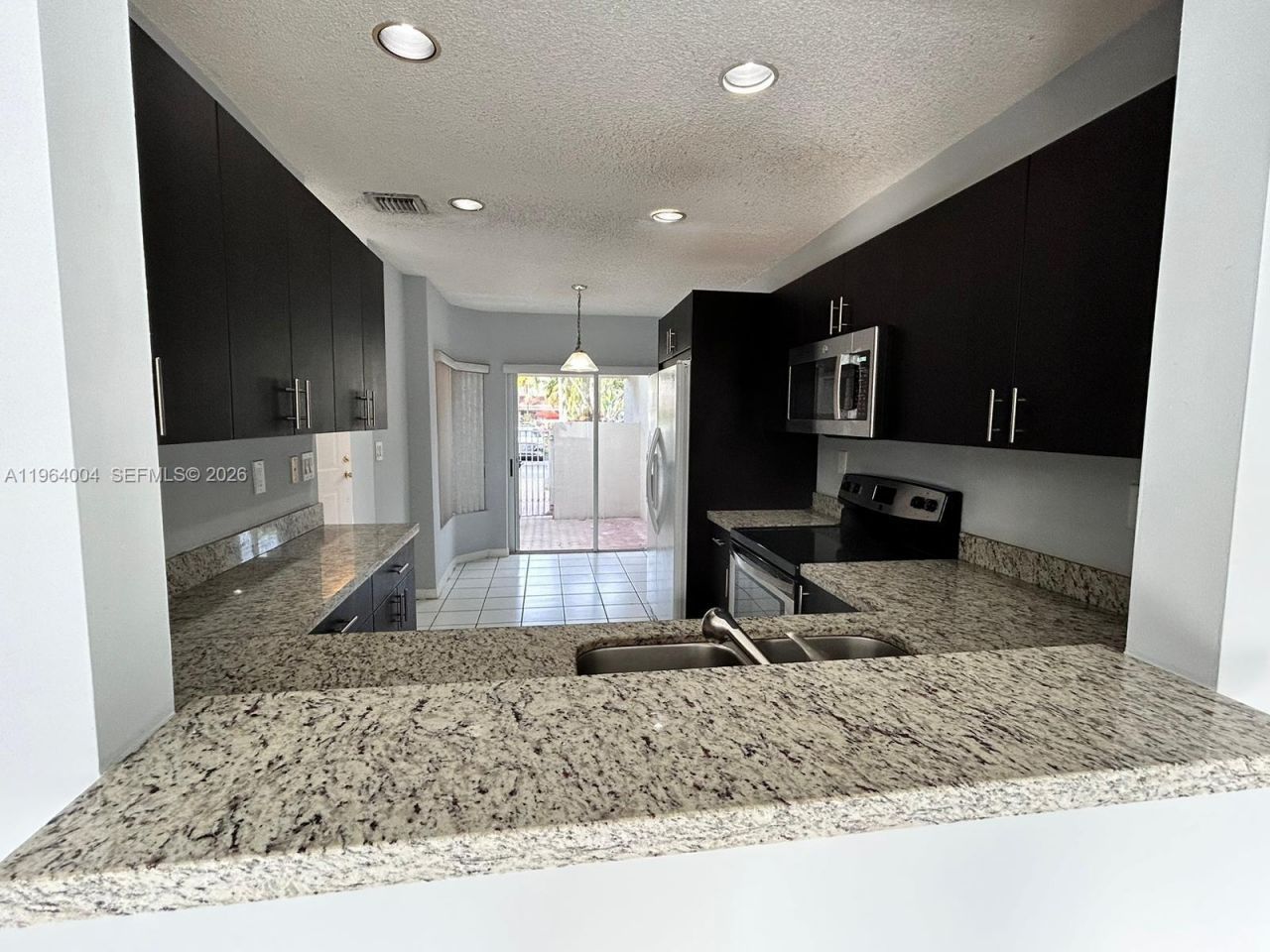 9900 NW 43rd Ter , Doral, FL 33178 Photo