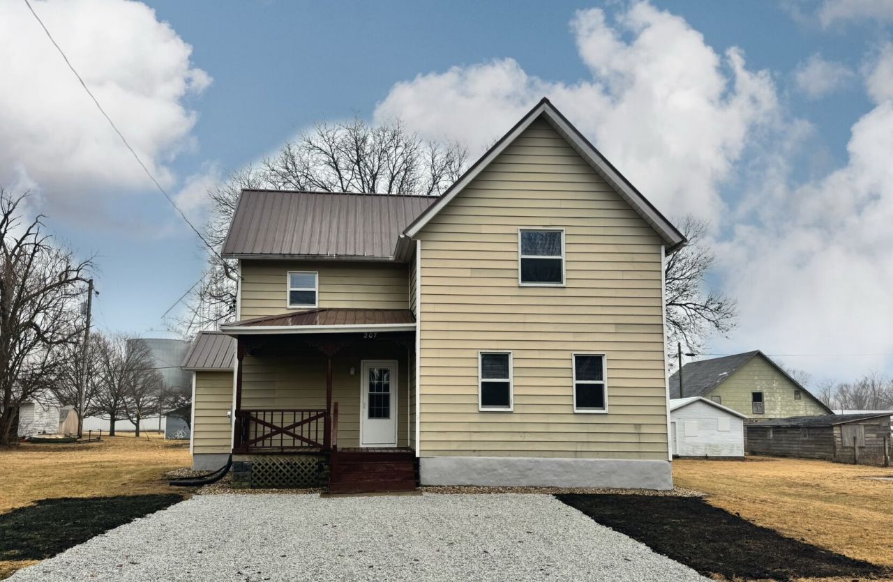 207 E Maple Street, Chatsworth, IL 60921 Main Photo