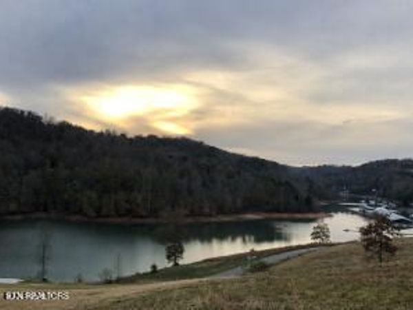 Cameron Loop, LaFollette, TN 37766