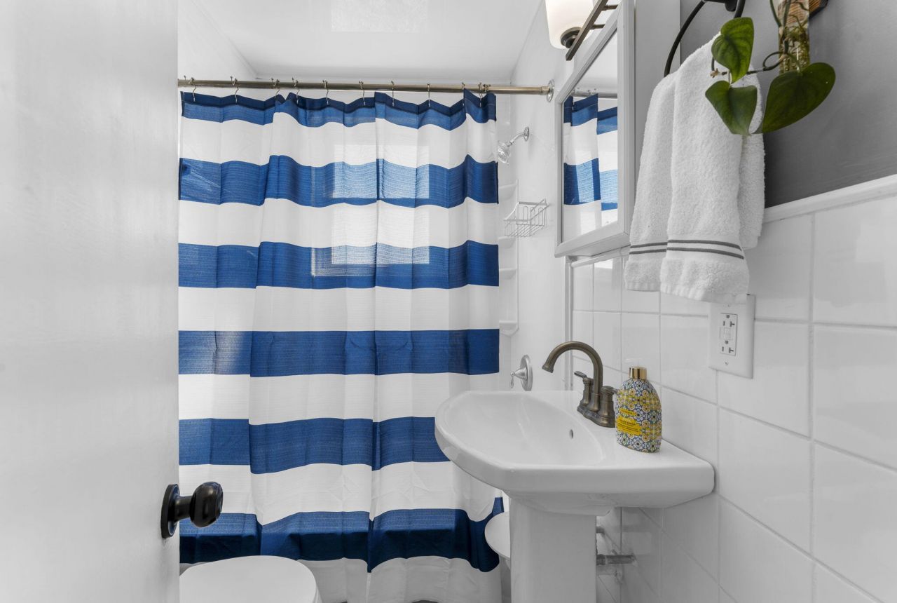 4722 Talisman Street Photo 20