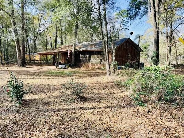 87 Russell Ln., Moselle, MS 39459