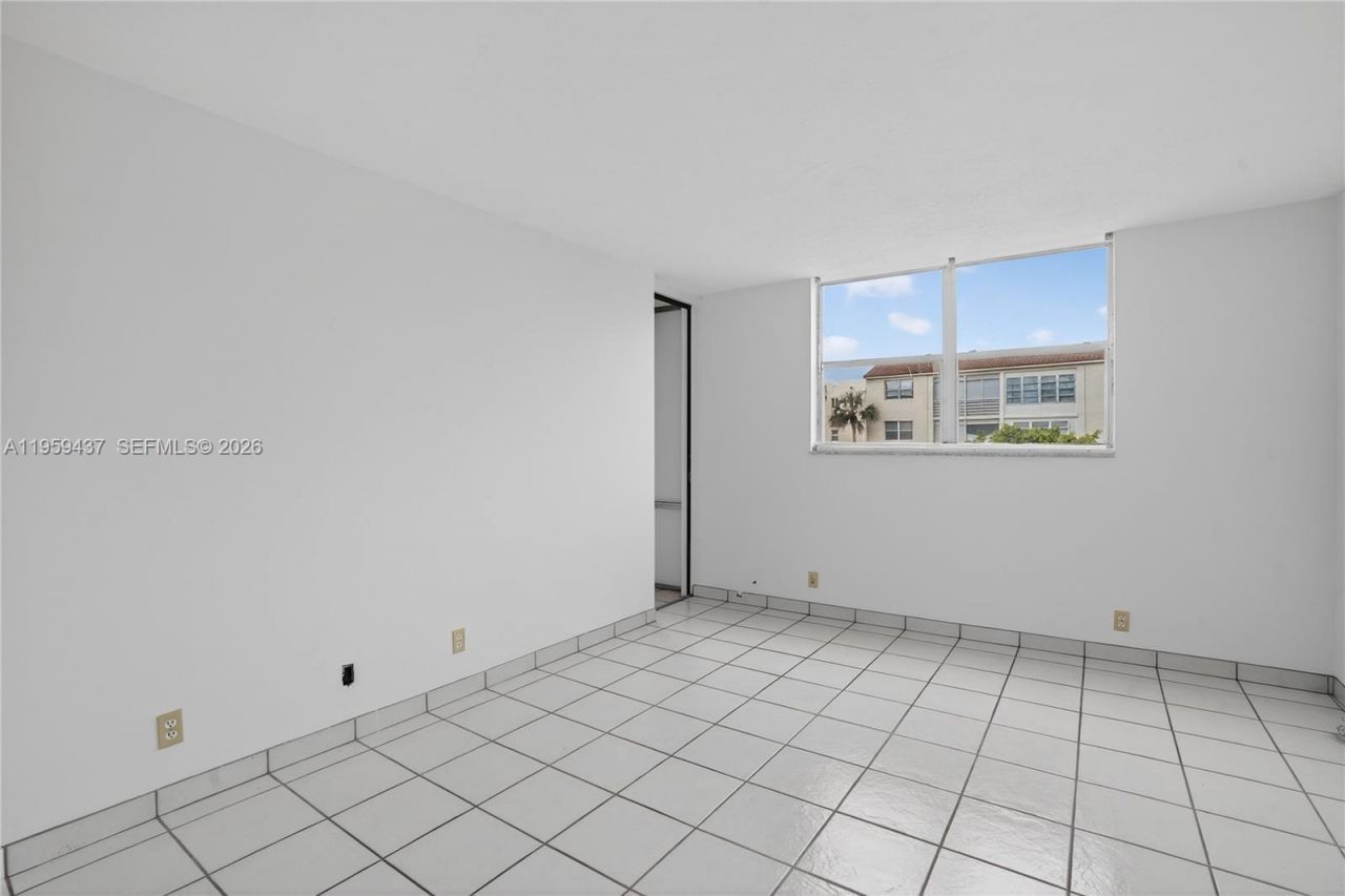2821 Somerset Dr, Unit 317, Lauderdale Lakes, FL 33311 Photo