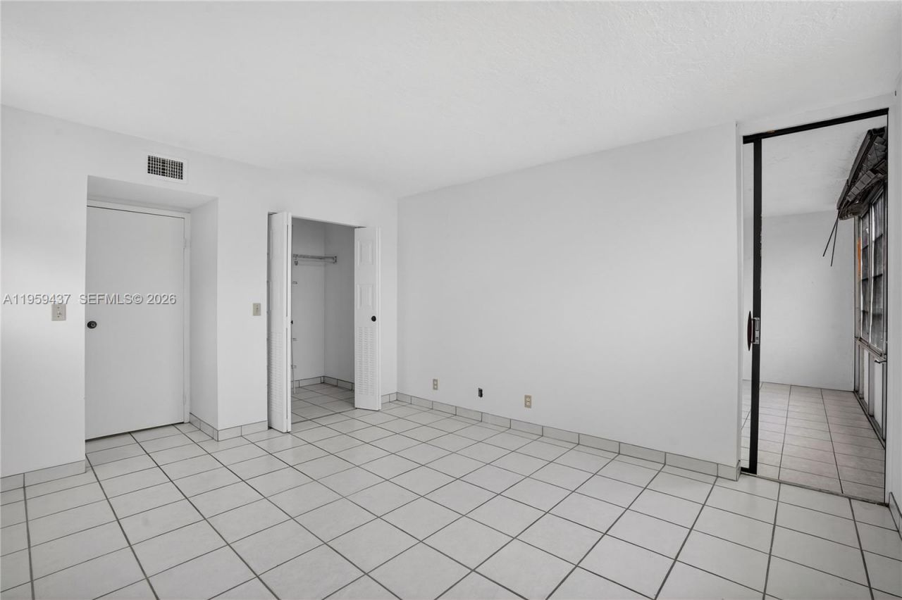 2821 Somerset Dr, Unit 317, Lauderdale Lakes, FL 33311 Photo