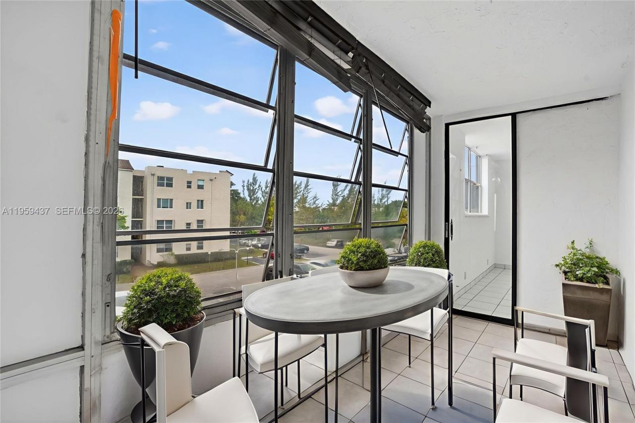 2821 Somerset Dr, Unit 317, Lauderdale Lakes, FL 33311 Photo