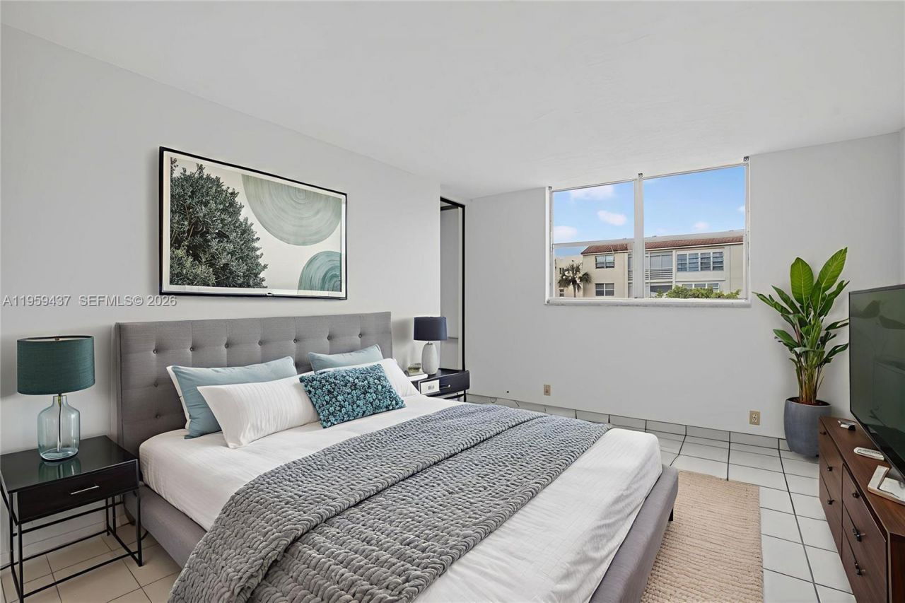 2821 Somerset Dr, Unit 317, Lauderdale Lakes, FL 33311 Photo