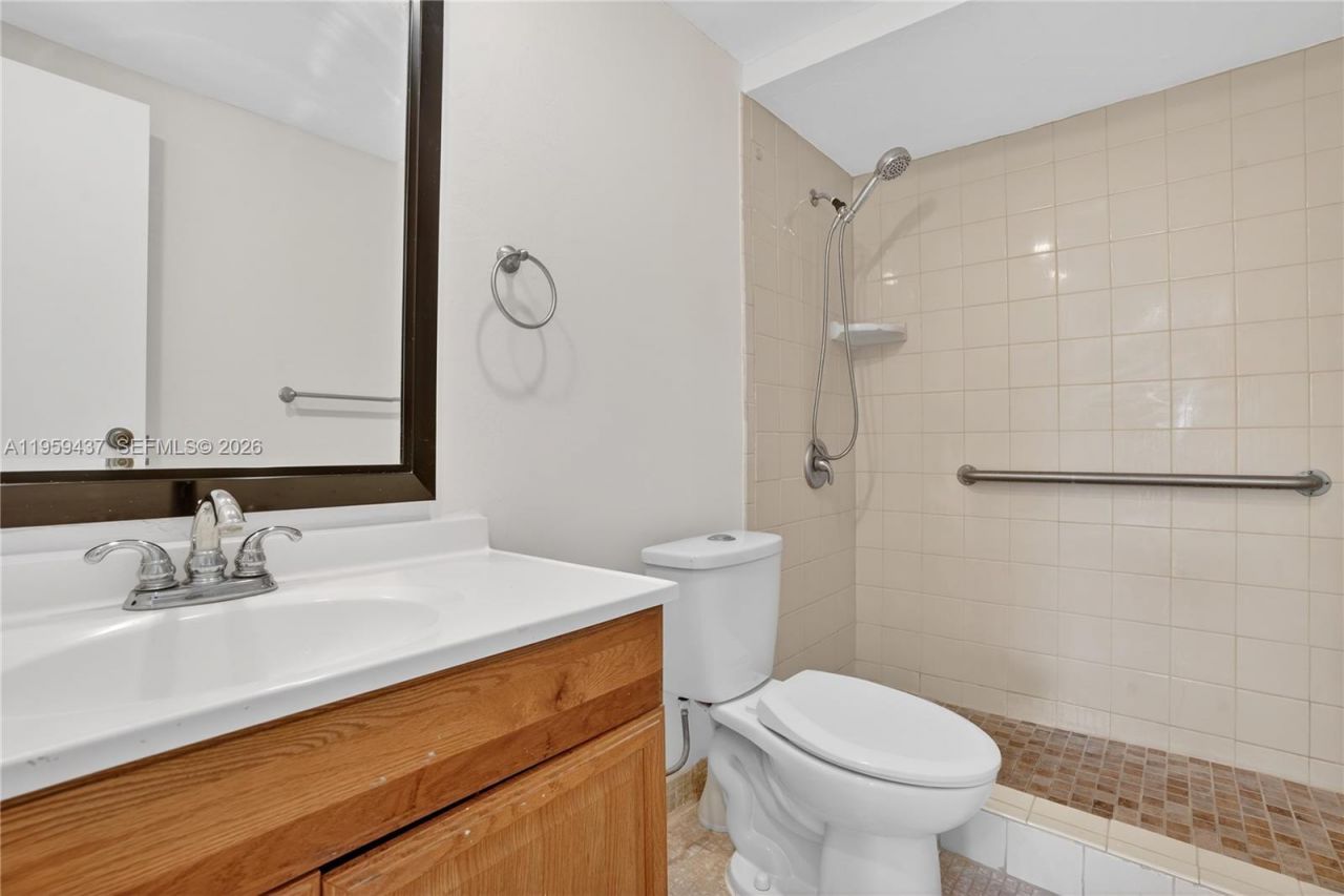 2821 Somerset Dr, Unit 317, Lauderdale Lakes, FL 33311 Photo