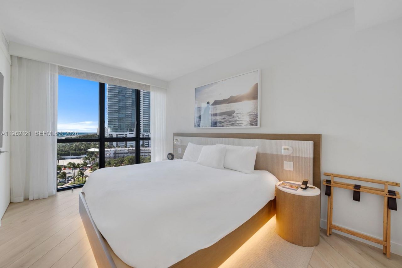 2201 Collins Ave, Unit 1010, Miami Beach, FL 33139 Photo