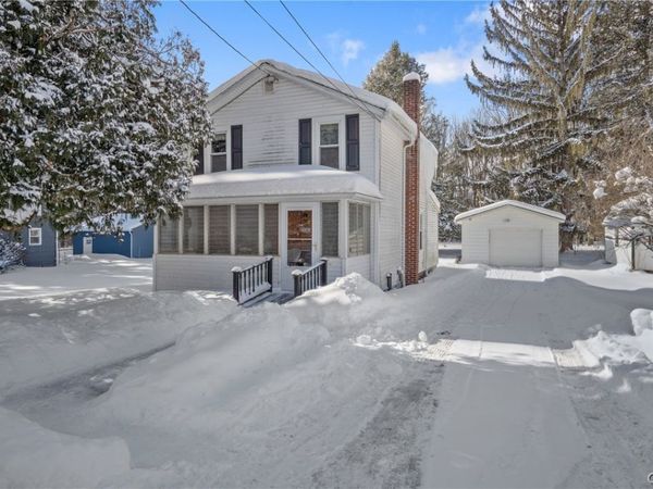 46 Seneca St, Baldwinsville, NY 13027