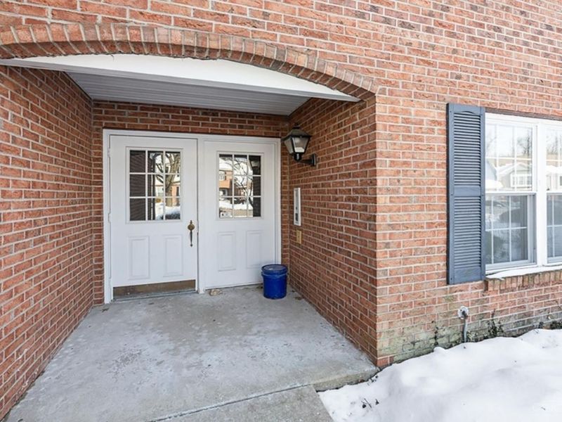 6289 Eagles Lake Drive, Unit 5, Cincinnati, OH 45248 Photo 5