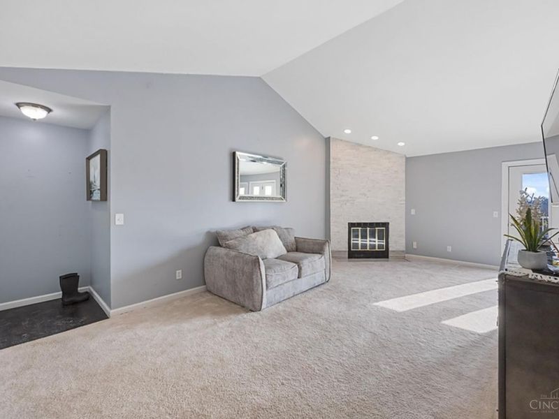 6289 Eagles Lake Drive, Unit 5, Cincinnati, OH 45248 Photo 7