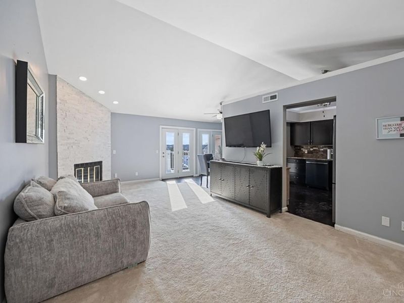 6289 Eagles Lake Drive, Unit 5, Cincinnati, OH 45248 Photo 8