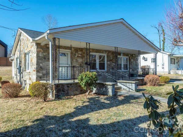 106 Scotland Street, Black Mountain, NC 28711