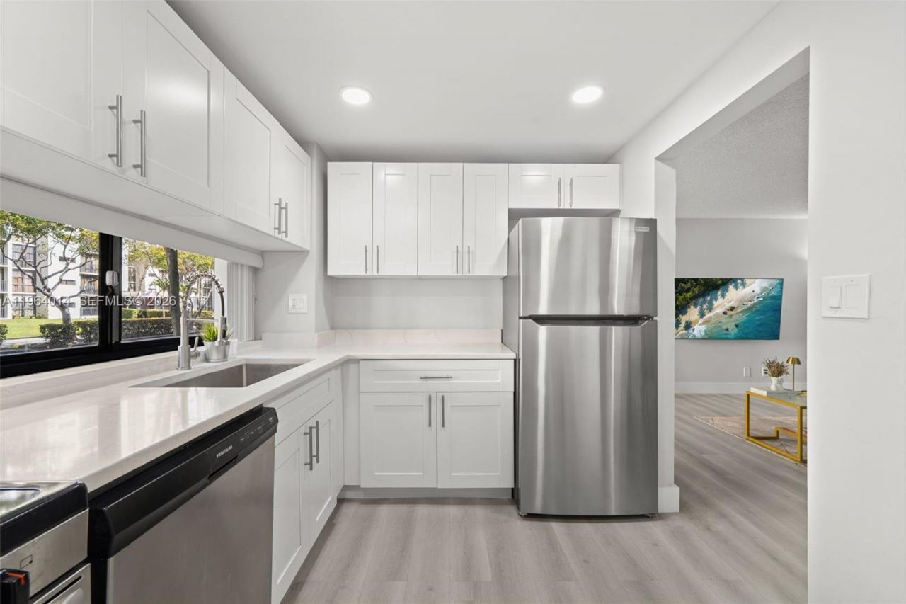 17011 N Bay Rd, Unit 101, Sunny Isles Beach, FL 33160 Photo