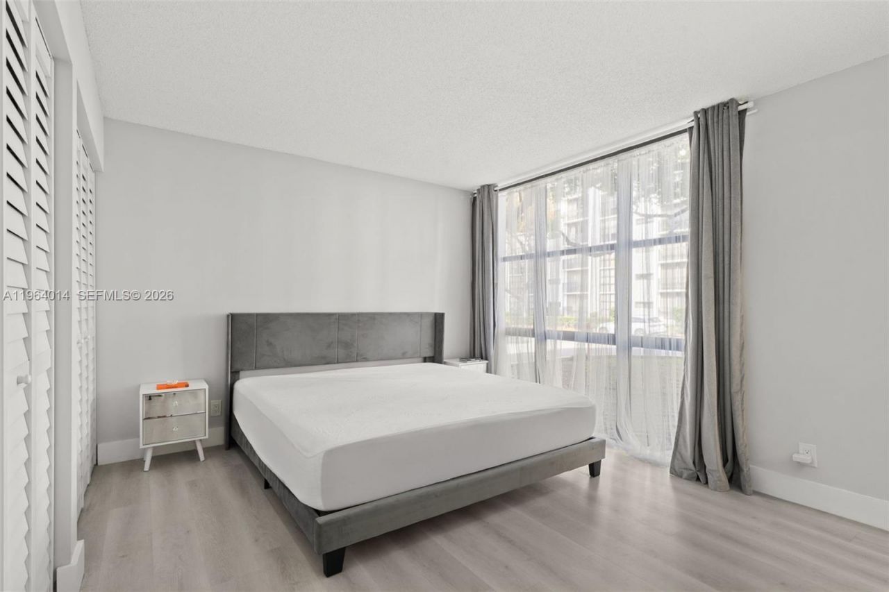 17011 N Bay Rd, Unit 101, Sunny Isles Beach, FL 33160 Photo