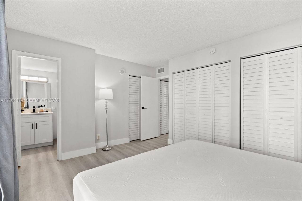 17011 N Bay Rd, Unit 101, Sunny Isles Beach, FL 33160 Photo
