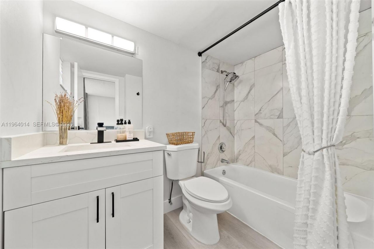 17011 N Bay Rd, Unit 101, Sunny Isles Beach, FL 33160 Photo