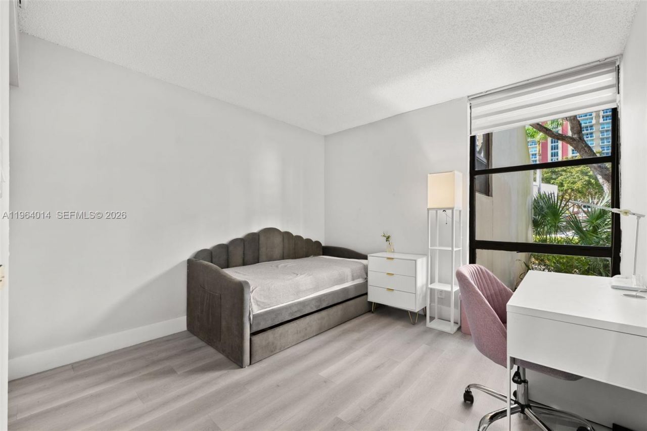 17011 N Bay Rd, Unit 101, Sunny Isles Beach, FL 33160 Photo