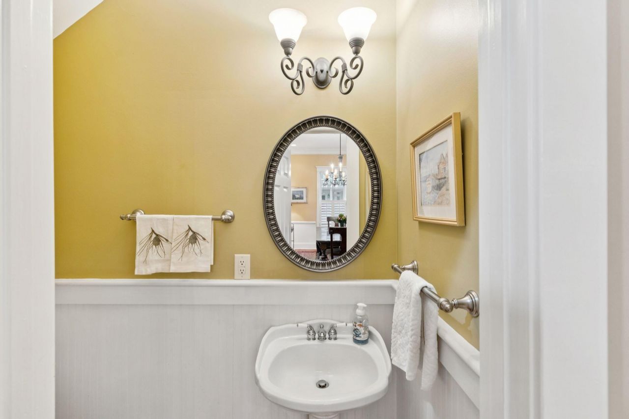 55 Eastlake Road Photo 17