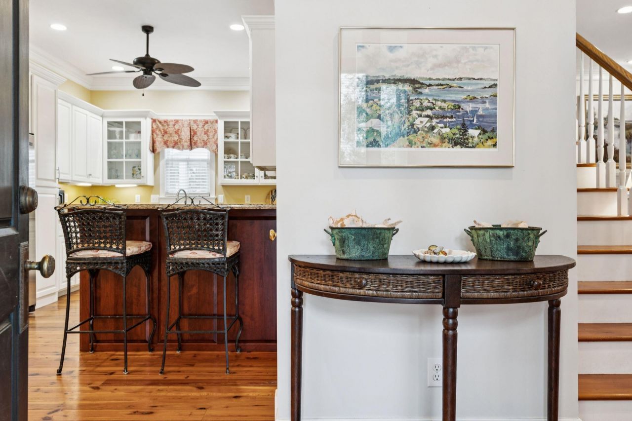 55 Eastlake Road Photo 18