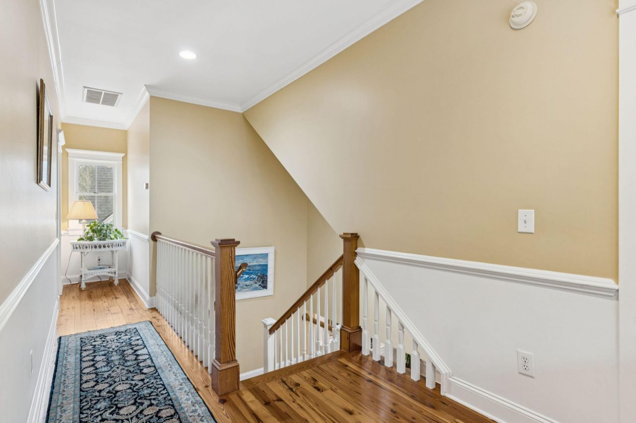 55 Eastlake Road Photo 20