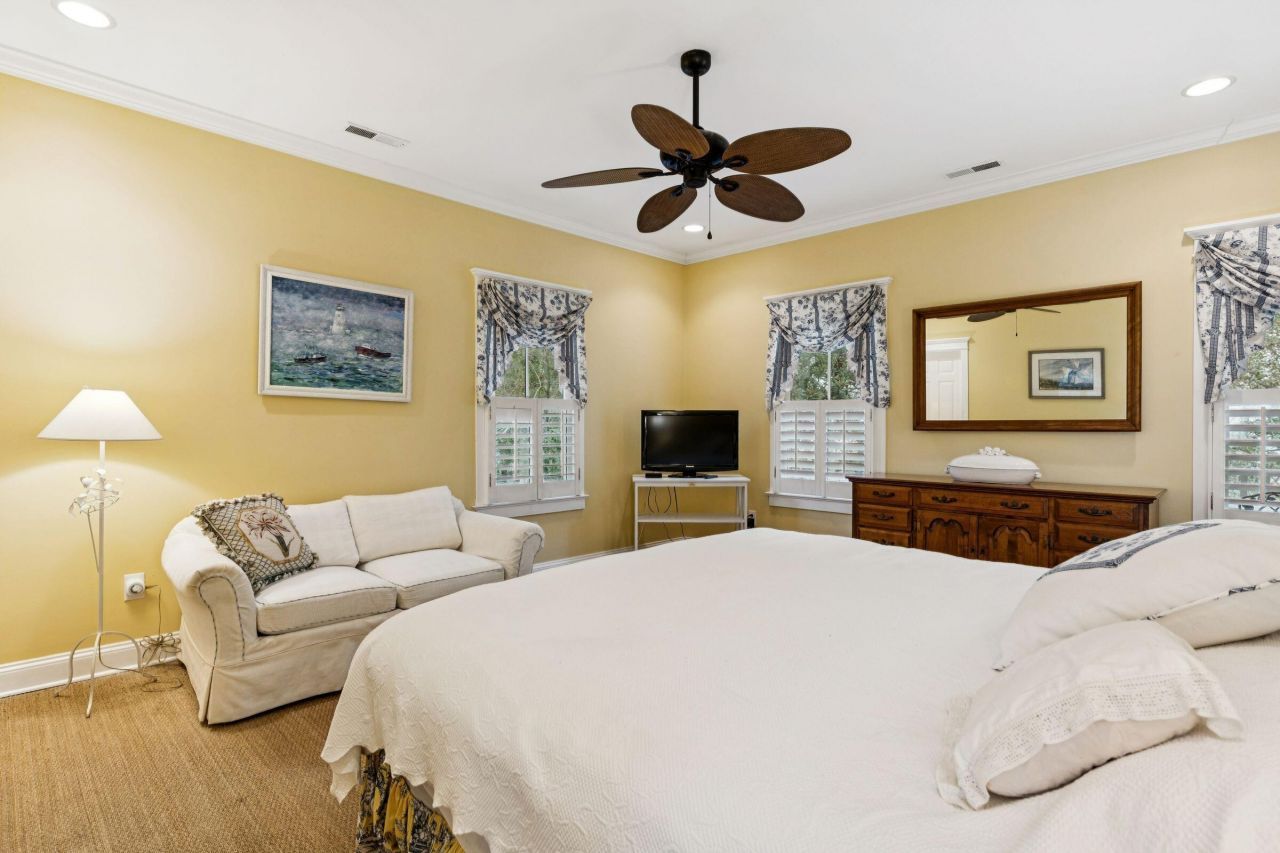 55 Eastlake Road Photo 23