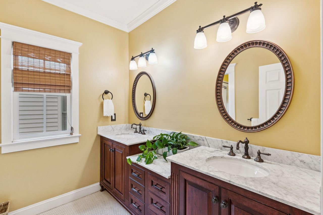 55 Eastlake Road Photo 24