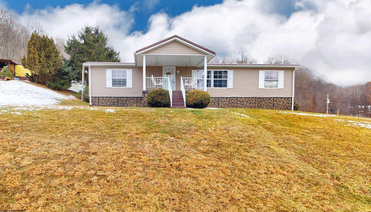 146 Boylen Avenue, Grafton, WV 26354 Main Photo