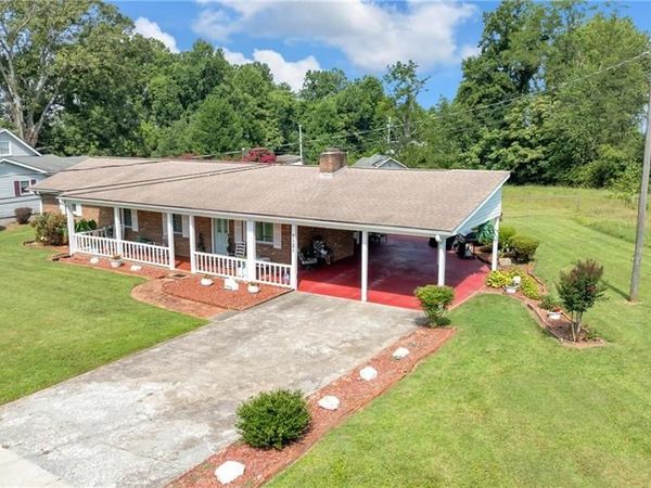 7121 Ridge Road, Tobaccoville, NC 27050