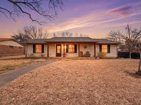 102 N Valley Street, Red Oak, TX 75154