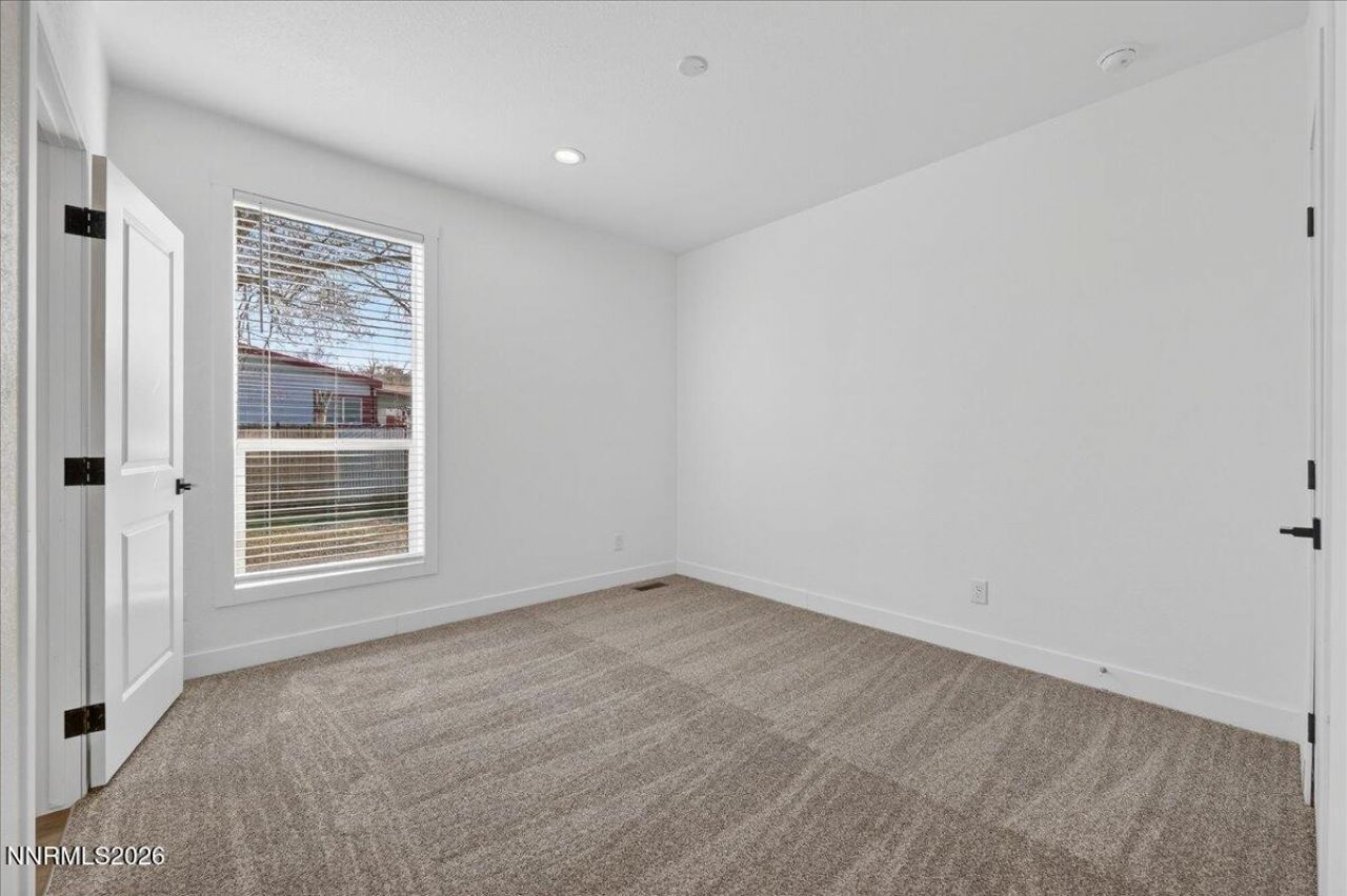 520 E 2nd Avenue, Sun Valley, NV 89433 Photo