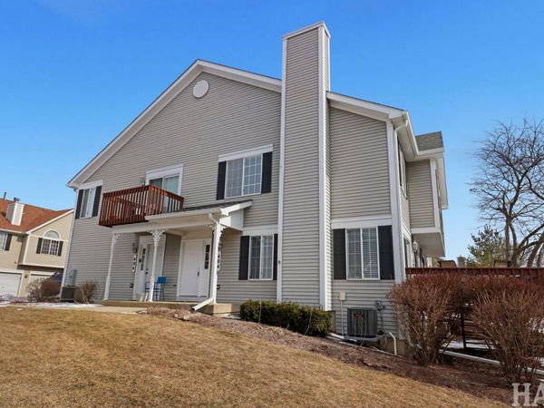 404 Lowell Drive, Unit 404, South Elgin, IL 60177