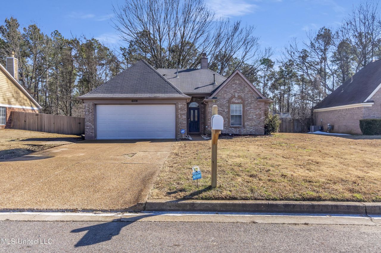 6108 Kingsview Drive, Horn Lake, MS 38637 Main Photo