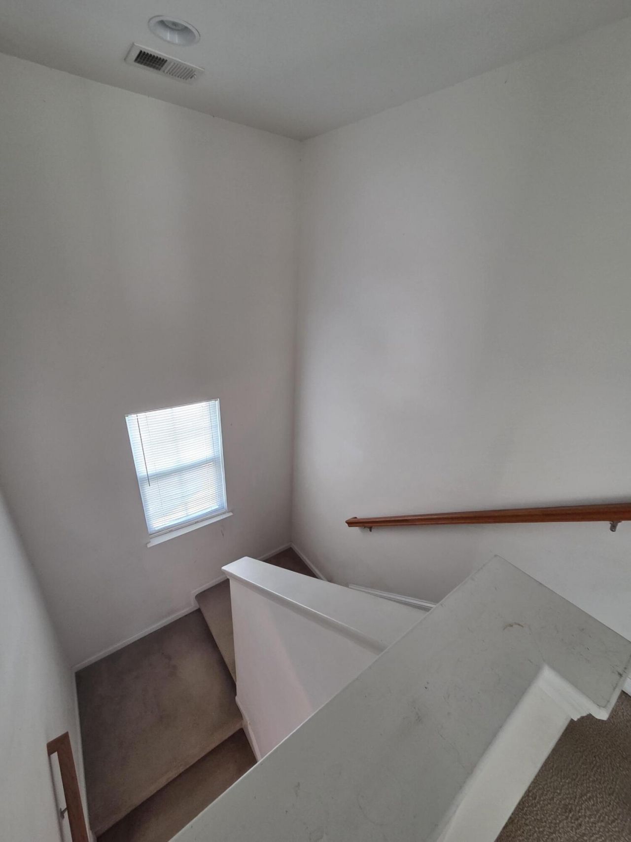 186 Avonshire Drive Photo 11