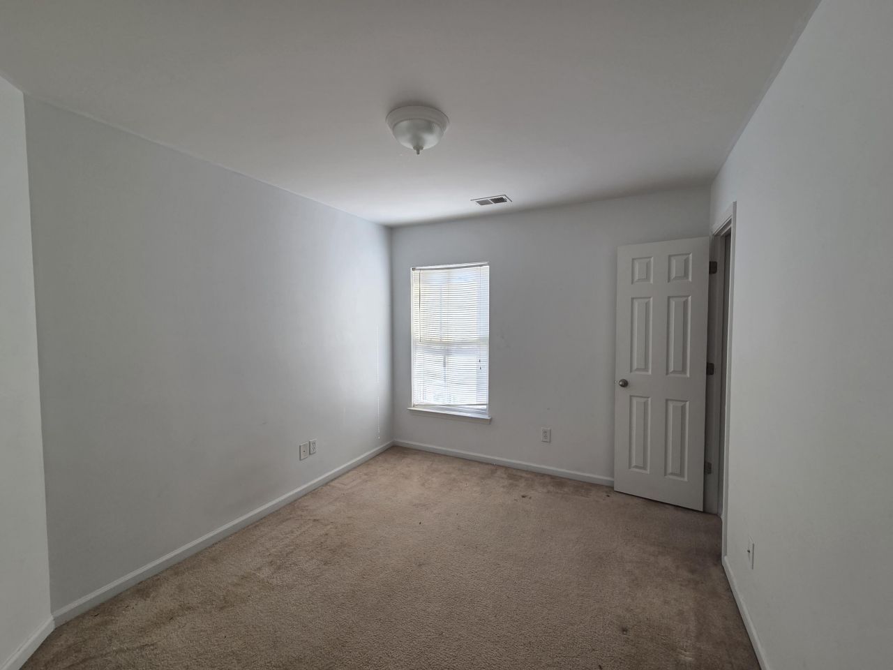 186 Avonshire Drive Photo 15